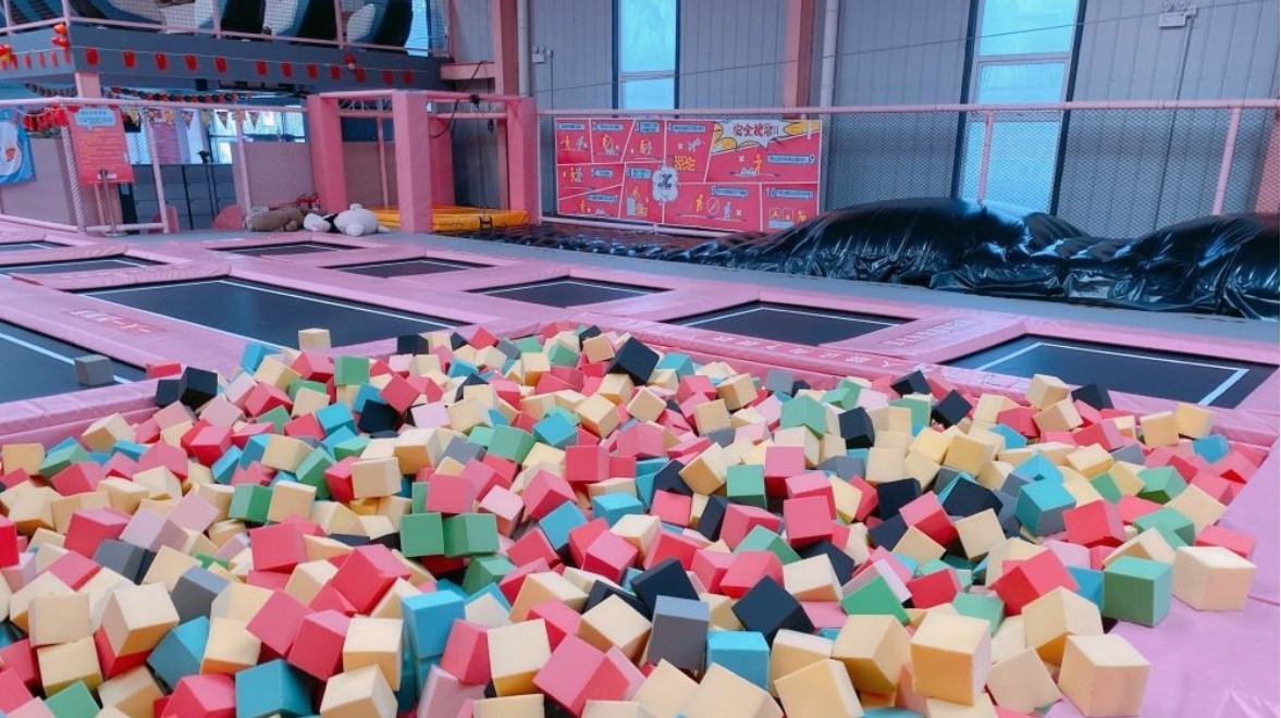 LUCKY JUMP蹦床场地图片