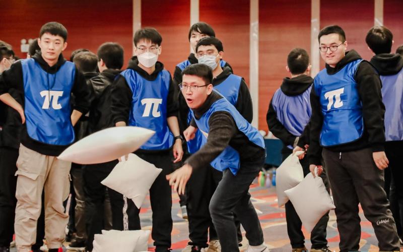 枕头大战 现场实拍图