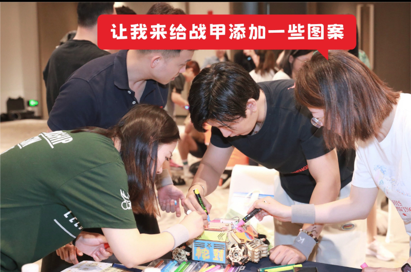 足球战甲 现场实拍图