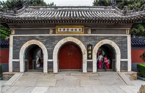 北京门头沟潭柘寺景区场地图片
