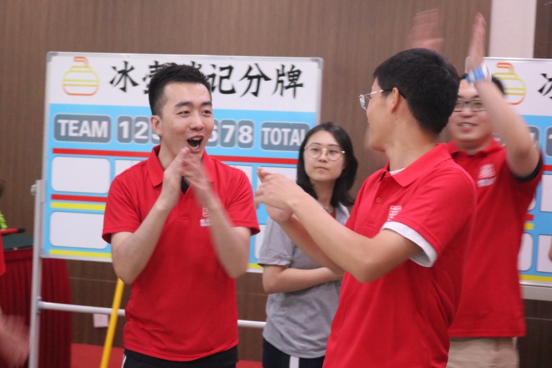 旱地冰壶 现场实拍图