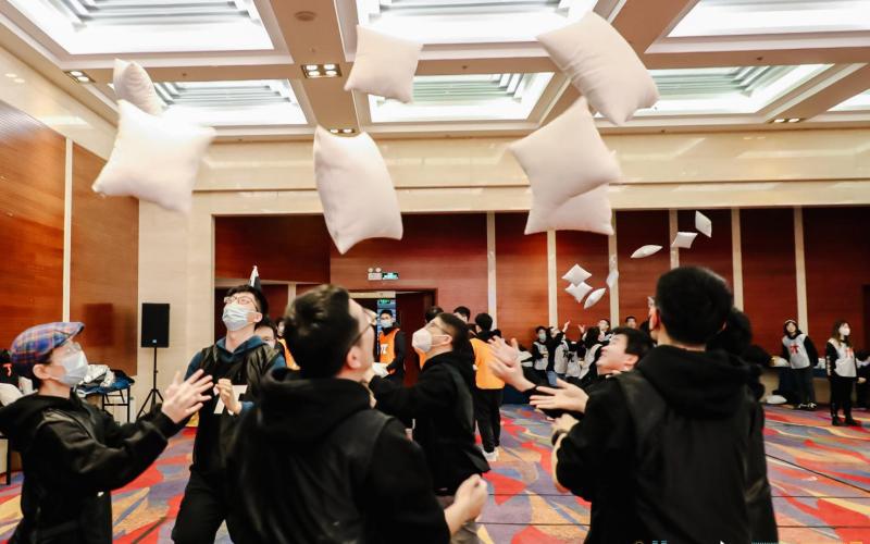 枕头大战 现场实拍图