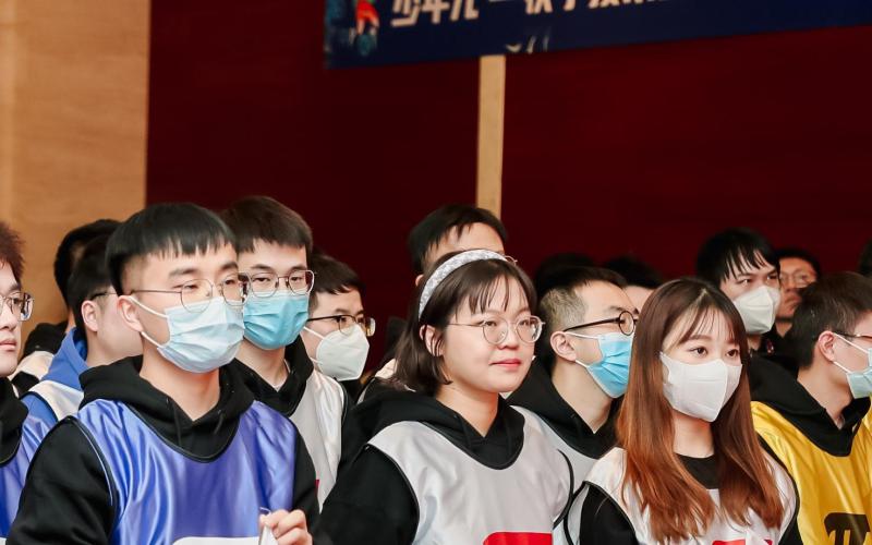 枕头大战 现场实拍图