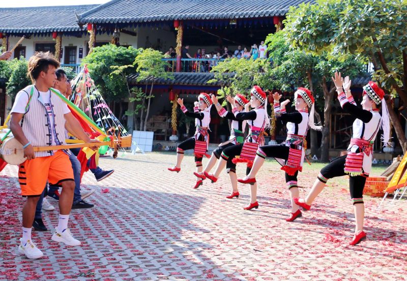 竹竿舞 现场实拍图