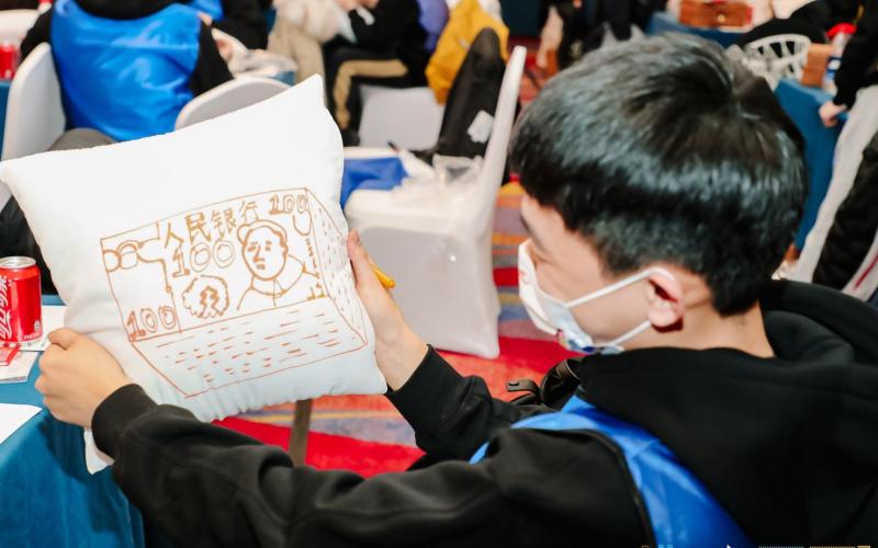 枕头大战 现场实拍图